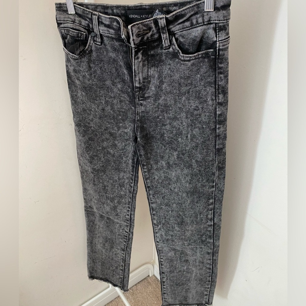 Acid wash cropped jeans